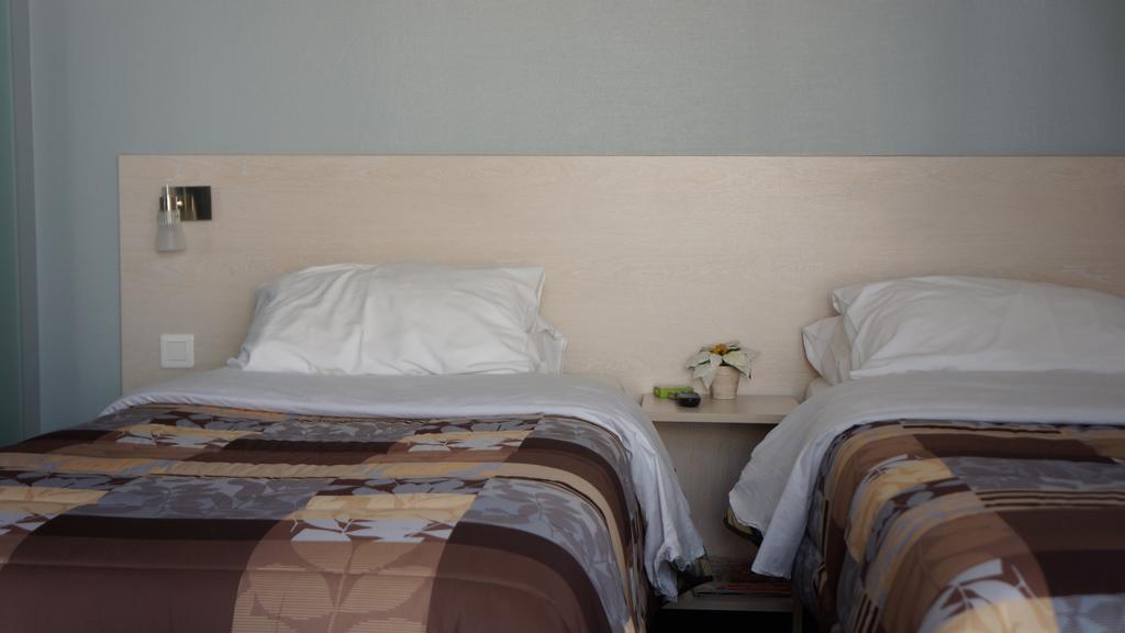 Charme Hotel En Beaujolais เบลล์วิลล์-ซัวร์-ซอน ภายนอก รูปภาพ