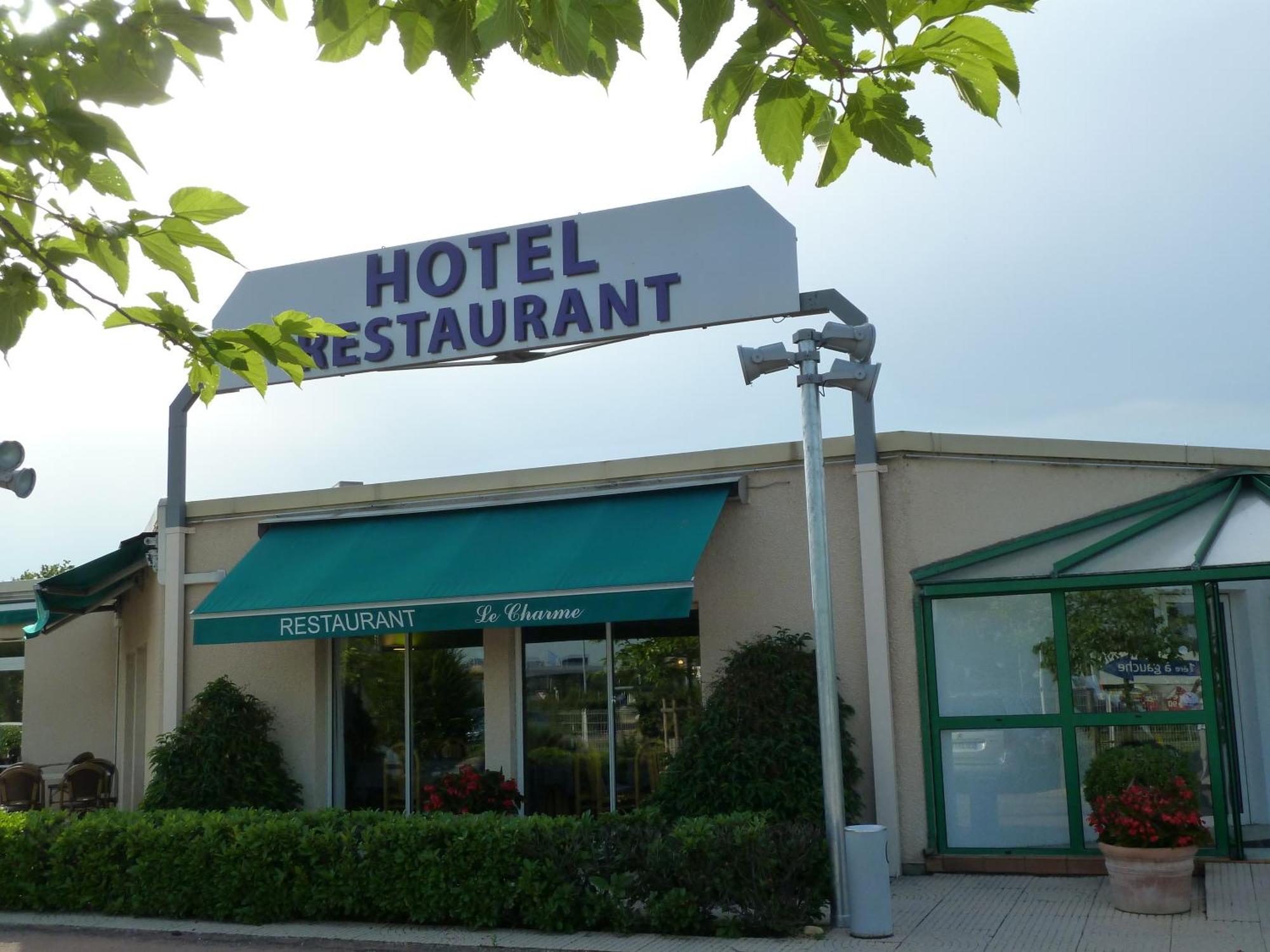 Charme Hotel En Beaujolais เบลล์วิลล์-ซัวร์-ซอน ภายนอก รูปภาพ