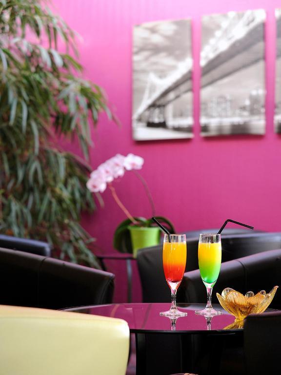 Charme Hotel En Beaujolais เบลล์วิลล์-ซัวร์-ซอน ภายนอก รูปภาพ